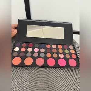 BH Cosmetics Jenni Rivera Limited Edition Eyeshadow Blush Palette